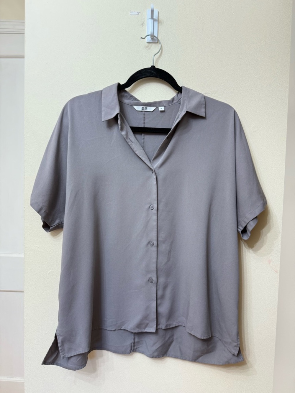 Uniqlo Gray Short-Sleeve Button-Down Shirt